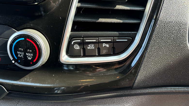 Ford Transit Custom 300 L1 Diesel Fwd 2.0 EcoBlue 130ps Low Roof Limited Van